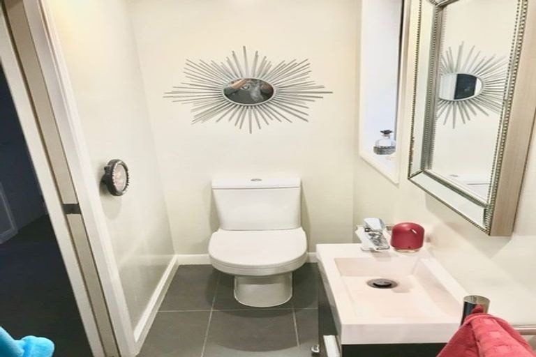Photo of property in 1/43 Shanaway Rise, Hillcrest, Auckland, 0627