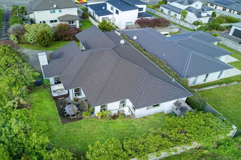 Photo of property in 64 Aotea Drive, Aotea, Porirua, 5024