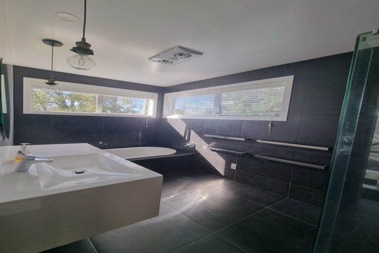 Photo of property in 13 Merchant Avenue, Te Atatu South, Auckland, 0610