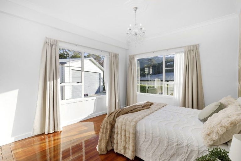 Photo of property in 53 The Drive, Tawa, Wellington, 5028