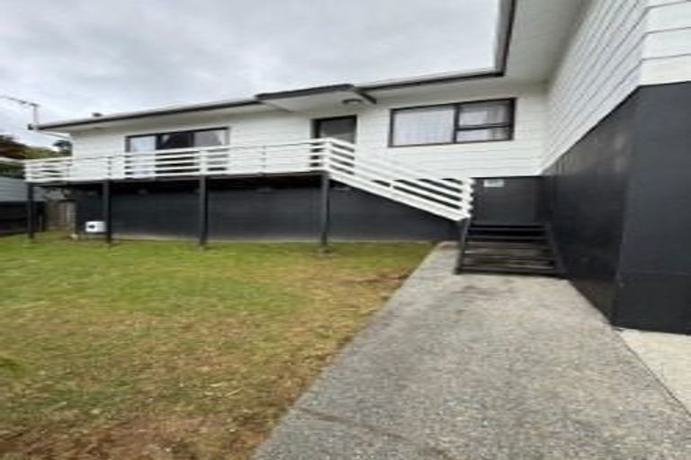 Photo of property in 6 Forglen Place, Tawa, Wellington, 5028
