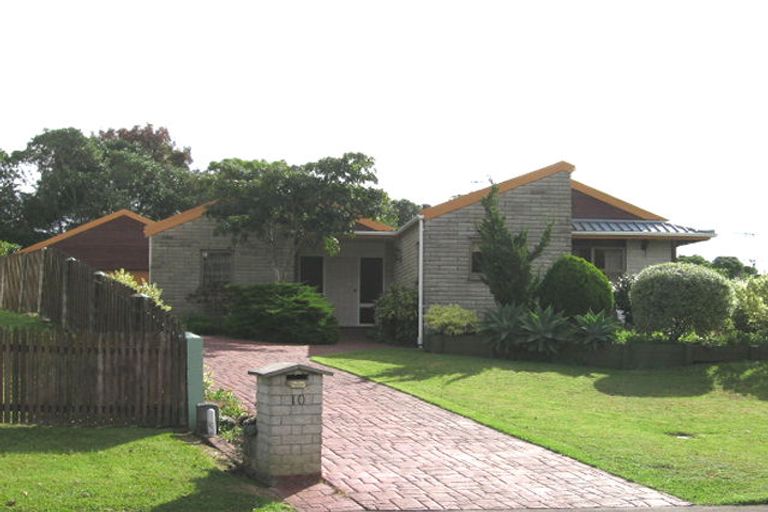 Photo of property in 10 Flagstaff Place, Massey, Auckland, 0614