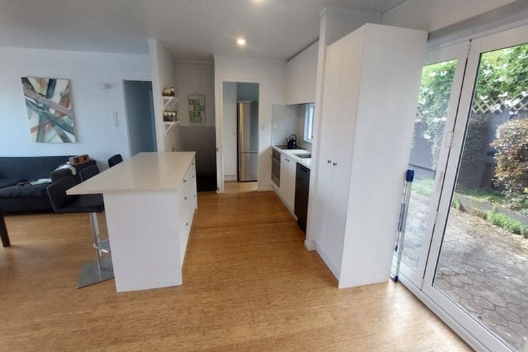 Photo of property in 1/5a Pullum Street, Birkenhead, Auckland, 0626