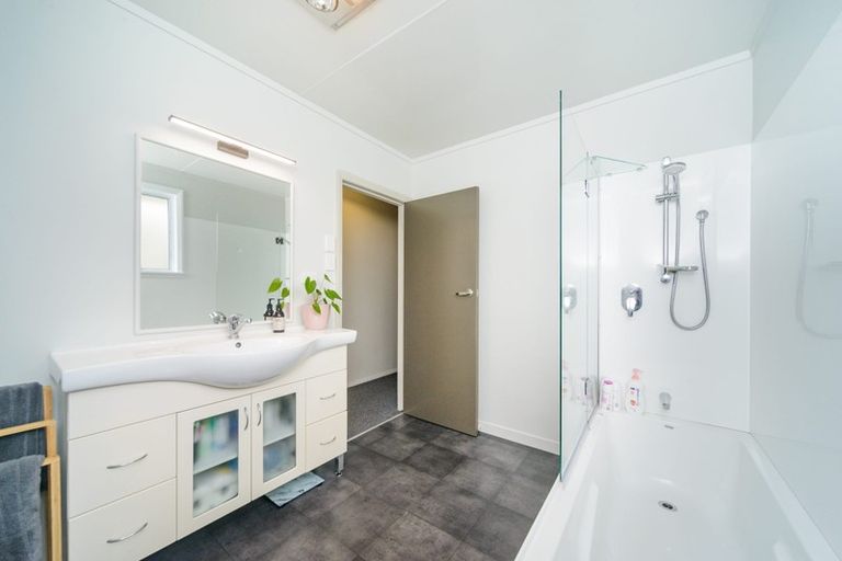 Photo of property in 44 Holdsworth Avenue, Milson, Palmerston North, 4414