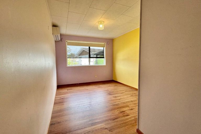 Photo of property in 49 Rosewarne Crescent, Glendene, Auckland, 0602