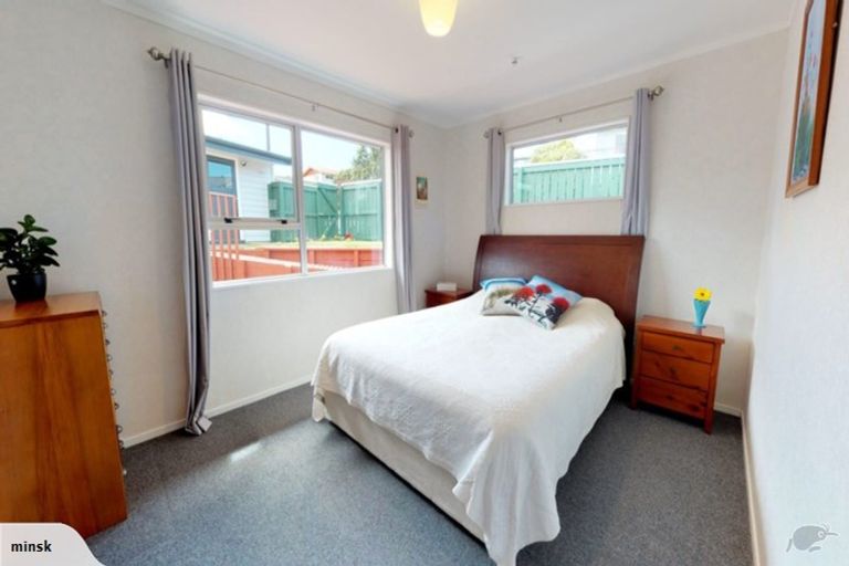 Photo of property in 41 Fitzpatrick Street, Newlands, Wellington, 6037