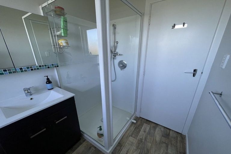 Photo of property in 6 Alder Place, Newlands, Wellington, 6037