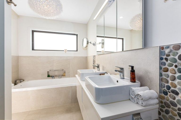 Photo of property in 80 Waipunahau Road, Waikanae, 5036