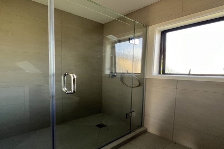 Photo of property in 2/3 Hall Road, Glenfield, Auckland, 0629