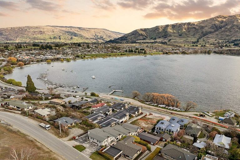 Photo of property in 137 Lakeside Road, Wanaka, 9305