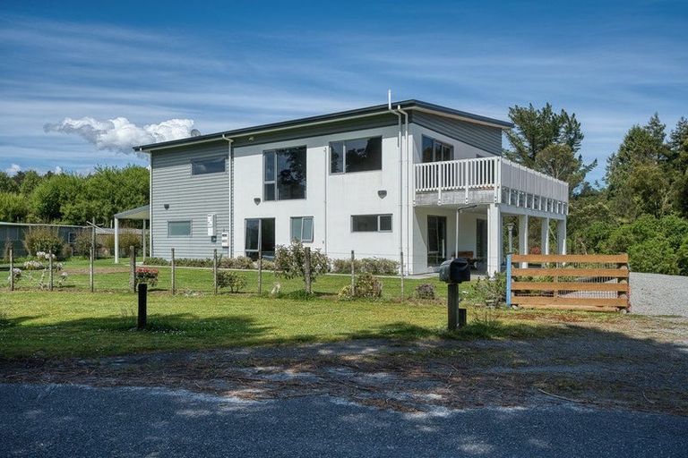 Photo of property in 91 Beach Road, Kakapotahi, Ross, 7885