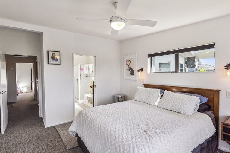 Photo of property in 8 Millennium Hill, Paraparaumu, 5032