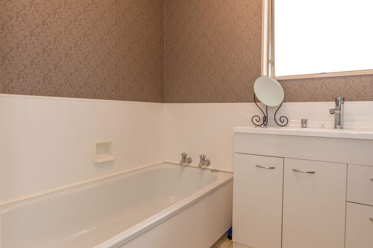 Photo of property in 18 Stillwater Place, Westbrook, Palmerston North, 4412