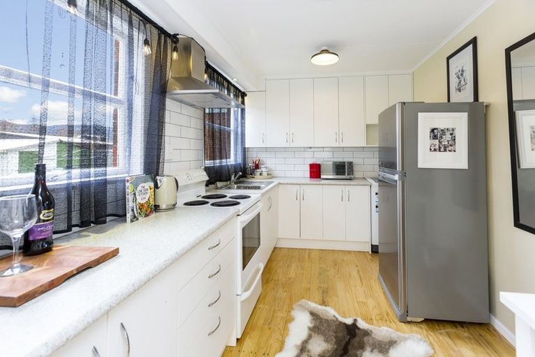 Photo of property in Elsinore Flats, 48f4- Merton Street, Trentham, Upper Hutt, 5018