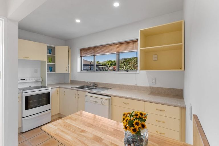 Photo of property in 2/49 Sarabande Avenue, Redwood, Christchurch, 8051