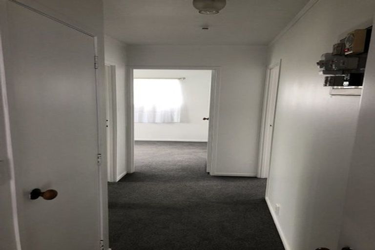 Photo of property in 2/388 Te Atatu Road, Te Atatu Peninsula, Auckland, 0610