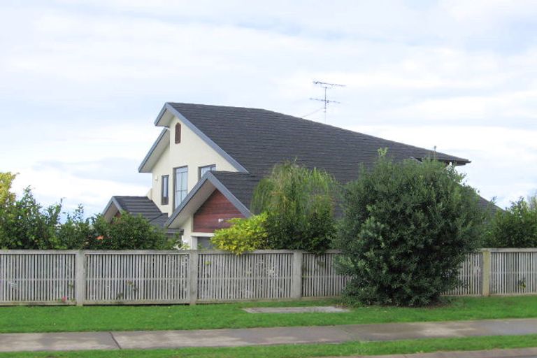 Photo of property in 63 Grovenor Drive, Orewa, 0931