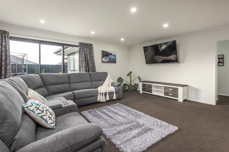 Photo of property in 19 Broadway Parade, Rolleston, 7615