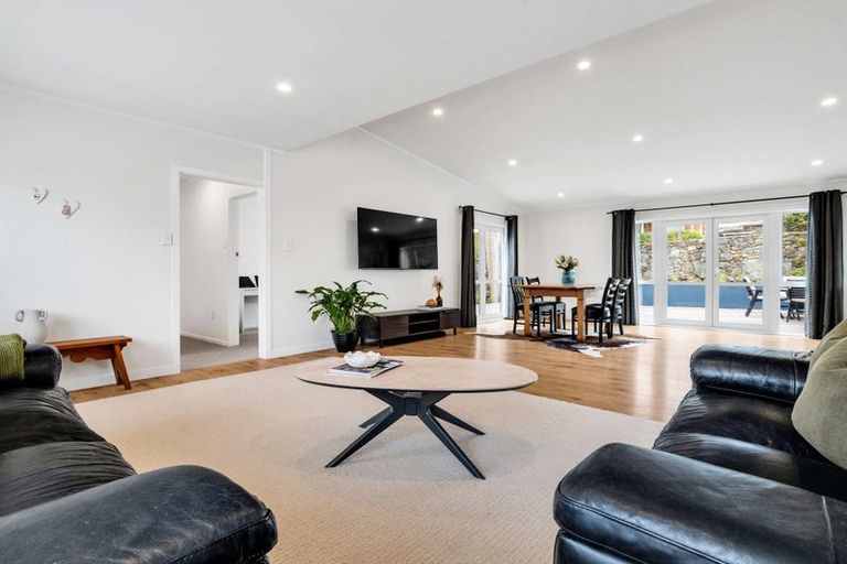 Photo of property in 1 Melia Place, Stanmore Bay, Whangaparaoa, 0932