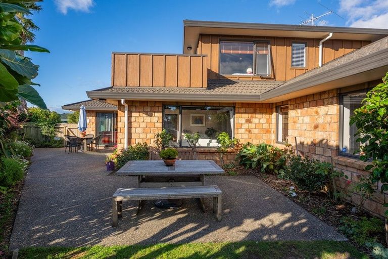 Photo of property in 6 Te Ropata Place, Waikanae Beach, Waikanae, 5036