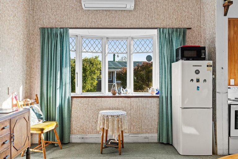 Photo of property in 27 Dublin Street, Martinborough, 5711