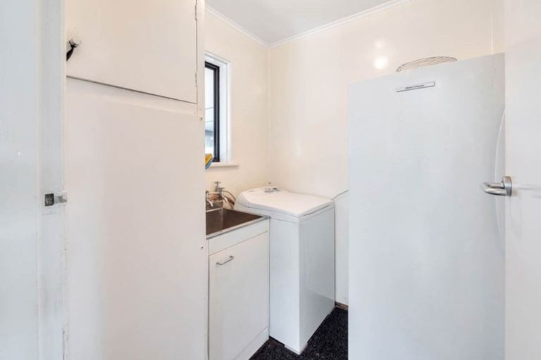 Photo of property in 12 Salas Place, Papakura, 2110