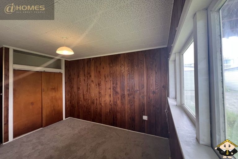 Photo of property in 84 Roberts Road, Te Atatu South, Auckland, 0610