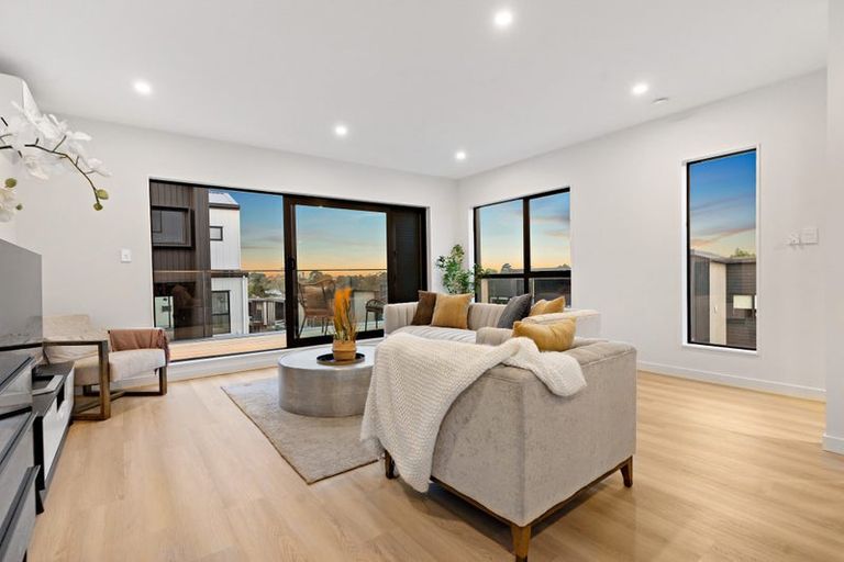 Photo of property in 24 Milenio Crescent, Windsor Park, Auckland, 0632