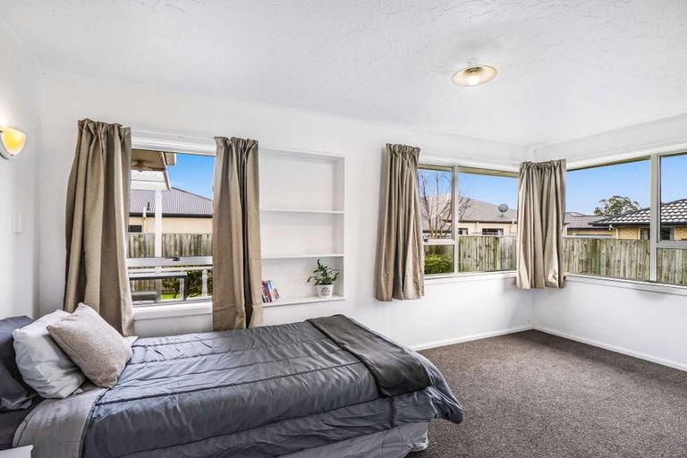 Photo of property in 402 Yaldhurst Road, Russley, Christchurch, 8042