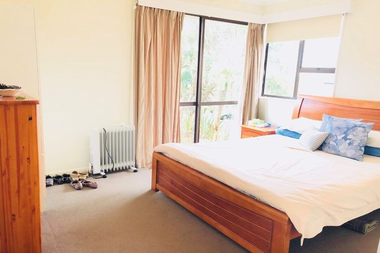 Photo of property in 9 Humphrey Kemp Avenue, Henderson, Auckland, 0612