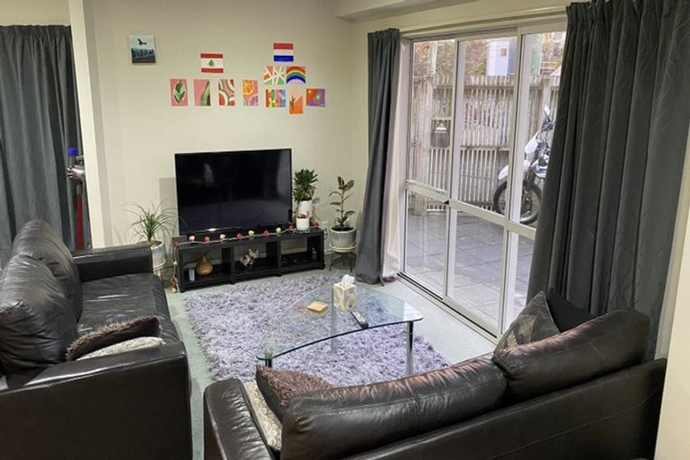 Photo of property in 37u2 Mills Road, Brooklyn, Wellington, 6021