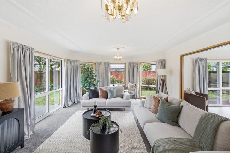 Photo of property in 7 Broadfell Avenue, Avonhead, Christchurch, 8042