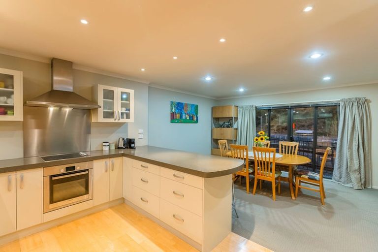 Photo of property in Te Kakariki Apartments, 5/5 Wellington Road, Paekakariki, 5034