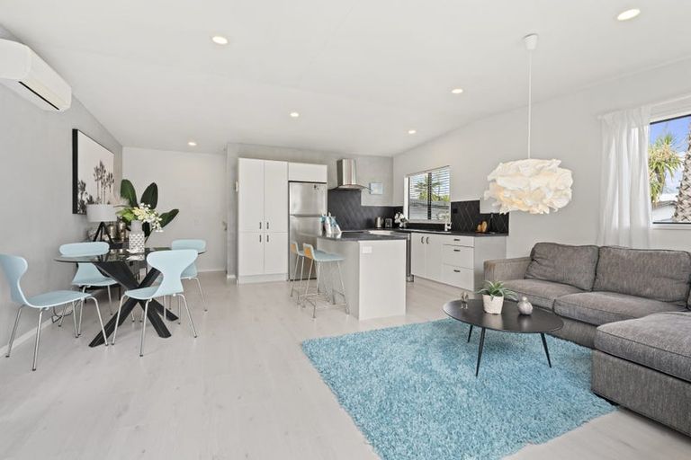 Photo of property in 120a Awaruku Road, Torbay, Auckland, 0630
