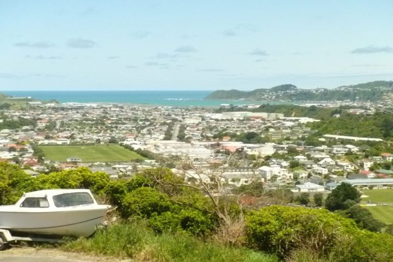 Photo of property in 172 Nevay Road, Karaka Bays, Wellington, 6022