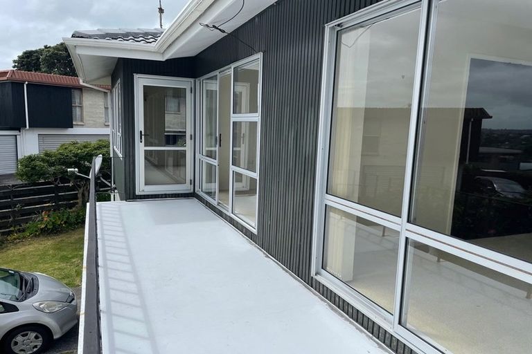 Photo of property in 1/37 Shanaway Rise, Hillcrest, Auckland, 0627