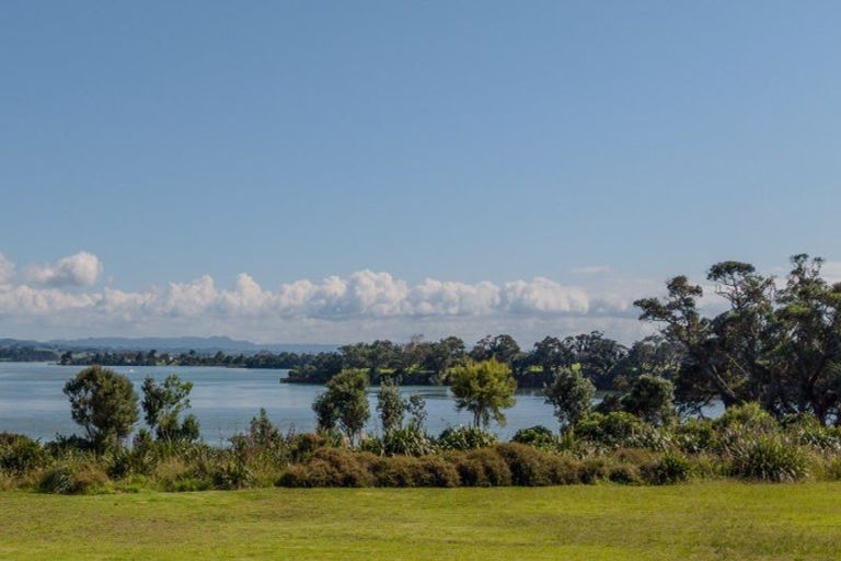 Photo of property in 65 Tahuna Minhinnick Drive, Glenbrook, 2681