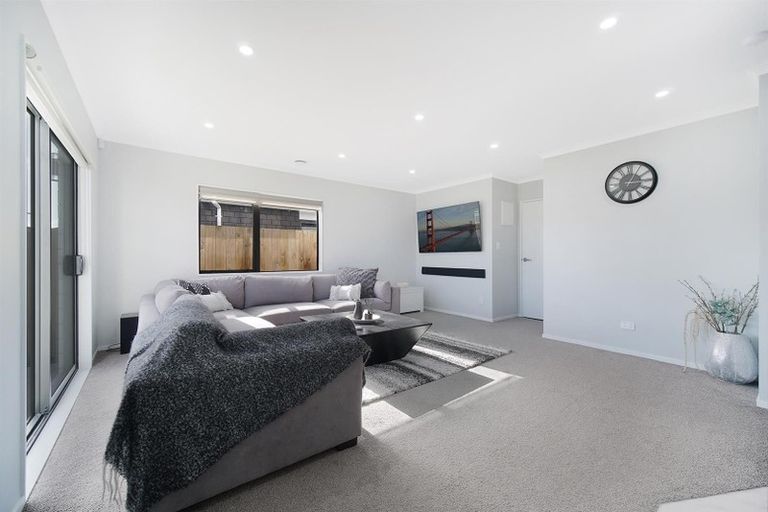 Photo of property in 20 Survila Street, Takanini, 2110