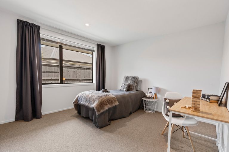 Photo of property in 16 Carrick Place, Mosgiel, 9024