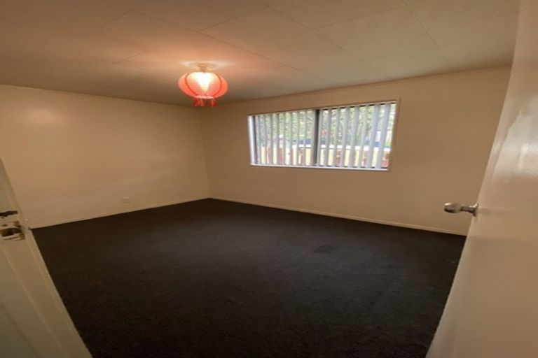 Photo of property in 35 Lilburn Crescent, Massey, Auckland, 0614
