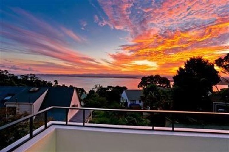 Photo of property in 16 Mayall Avenue, Beach Haven, Auckland, 0626
