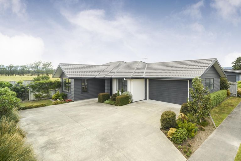 Photo of property in 7 The Oaks, Awapuni, Palmerston North, 4412
