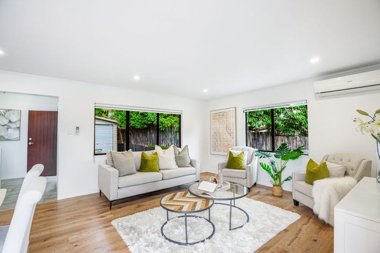 Photo of property in 2/1 Hatherlow Street, Glenfield, Auckland, 0629