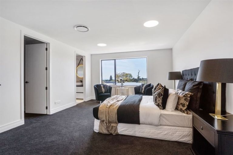 Photo of property in 2 Luff Place, Long Bay, Auckland, 0630