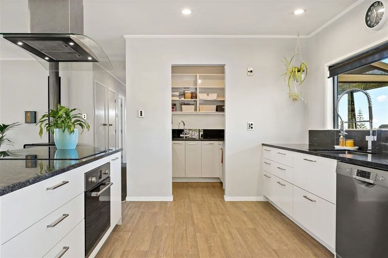 Photo of property in 3 Rehia Road, Massey, Auckland, 0614