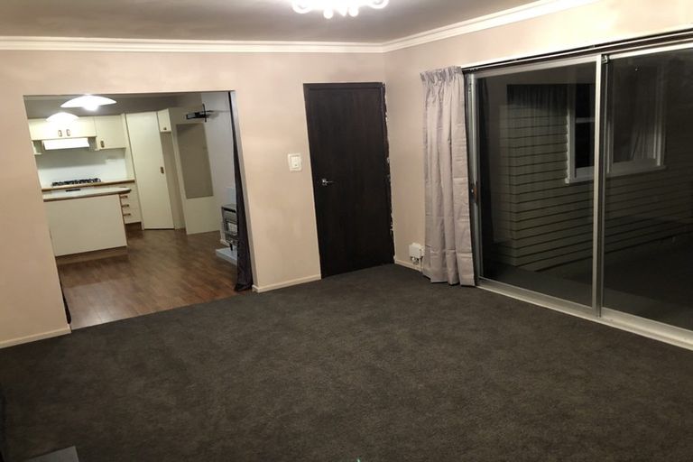 Photo of property in 21 Wakely Road, Newlands, Wellington, 6037