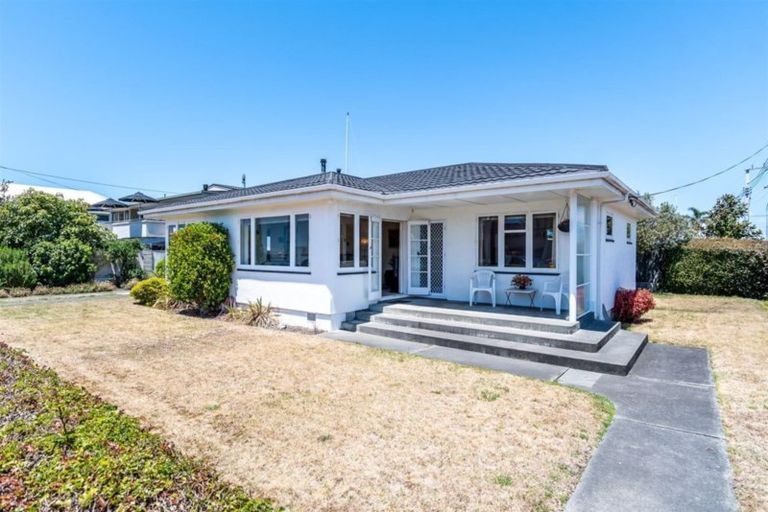 Photo of property in 42 Charles Street, Westshore, Napier, 4110