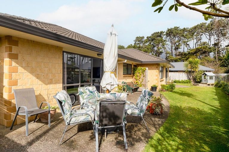 Photo of property in 130 Weggery Drive, Waikanae Beach, Waikanae, 5036