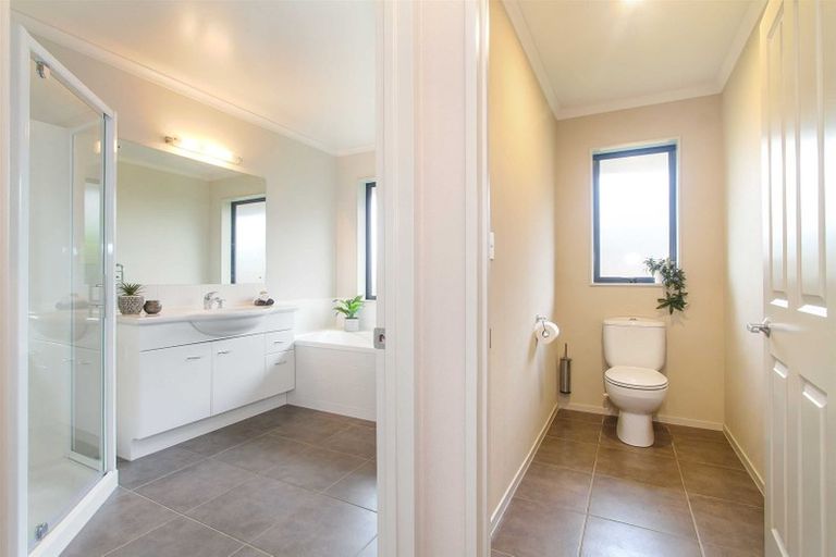 Photo of property in 35 Lough Bourne Drive, Pukekohe, 2120