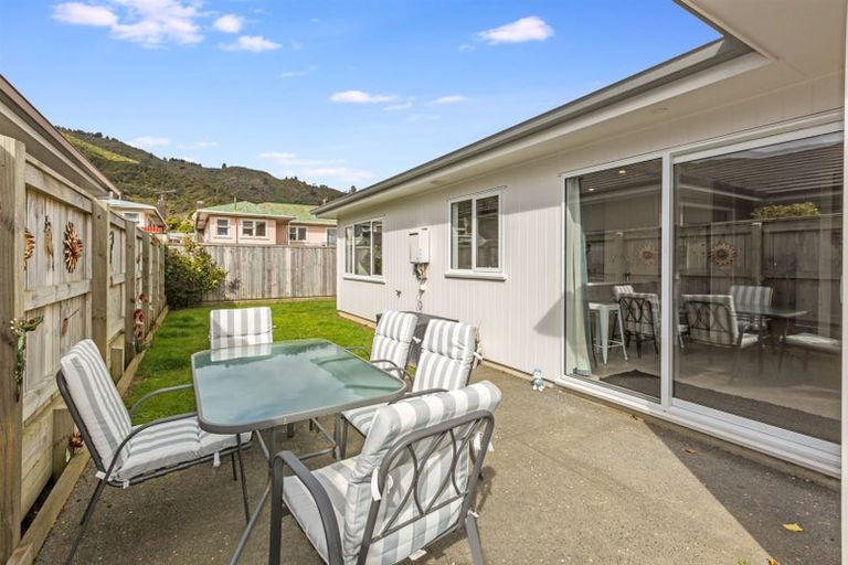 Photo of property in 31 Henrietta Maxwell Grove, Wainuiomata, Lower Hutt, 5014